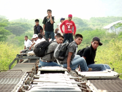 El Instituto Nacional de Migración llevó a cabo 153 operativos contra migrantes que viajan en el tren denominado la Bestia.