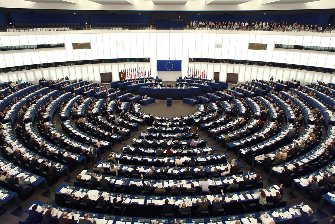 Votación del Parlamento Europeo que busca poner presión sobre la exención de visados para estadounidenses.(Foto Prensa Libre: AFP).