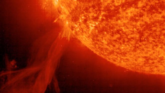Las erupciones solares liberan una gran cantidad de partículas que se dispersan por el sistema solar, incluso más allá de Plutón. NASA