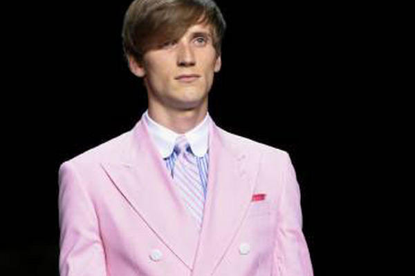 Los hombres le pierden el miedo al rosa