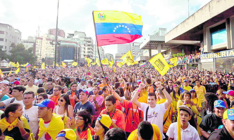 Venezuela ha afrontado una serie de protestas en contra y a favor del chavismo. (Foto Prensa Libre: EFE)