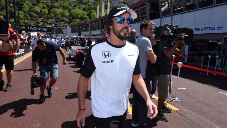 Fernando Alonso participará con un coche en la 101ª edición de las 500 millas de Indianápolis. (Foto Prensa Libre: EFE).