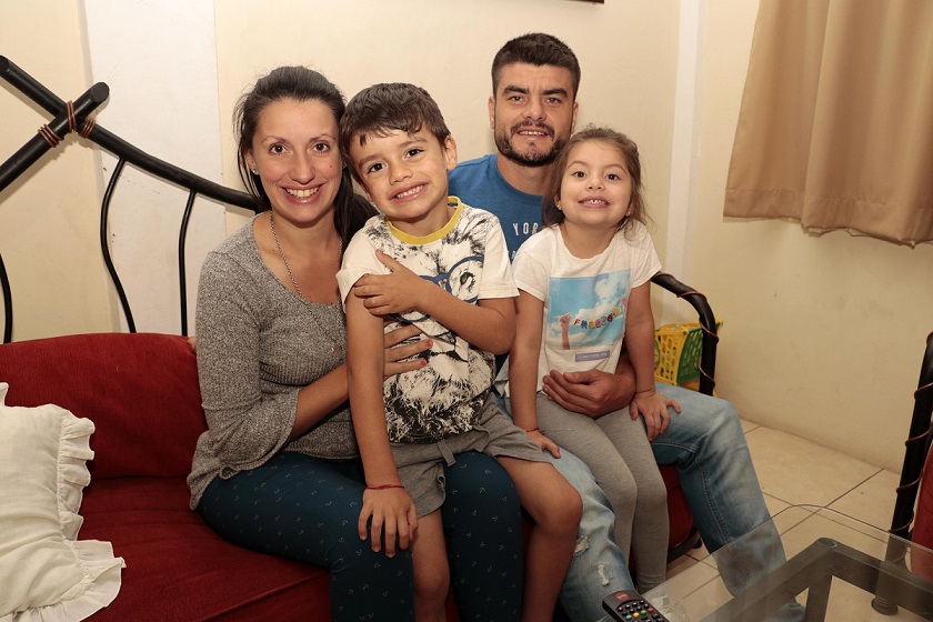 Maximiliano Lombardi comparte con su esposa Marcia Martínez, y sus hijos mellizos Juliana y Jesús, en Cobán. (Foto Prensa Libre: Eduardo Sam Chun)