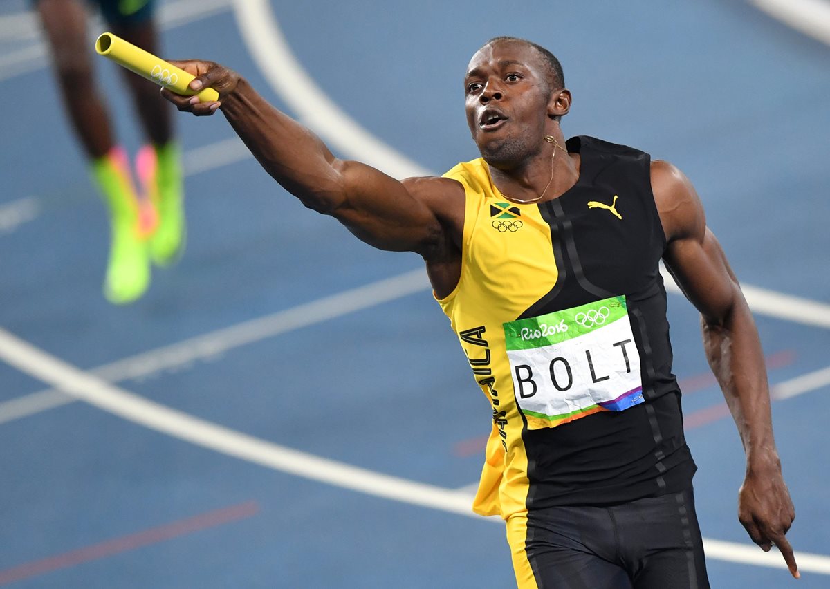 Usain Bolt corrió con gran soltura para asegurar el oro de Jamaica en el relevo 4x100. (Foto Prensa Libre: AFP)