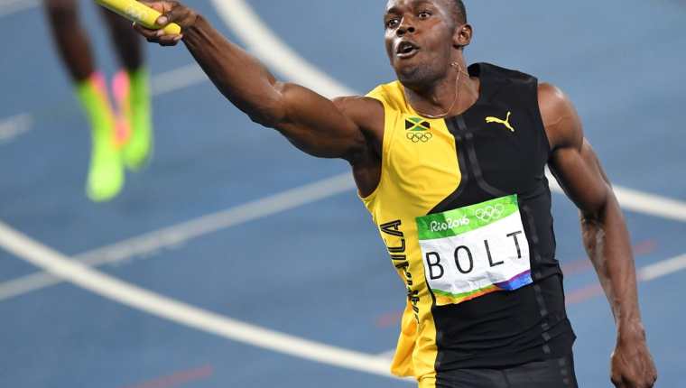 Usain Bolt corrió con gran soltura para asegurar el oro de Jamaica en el relevo 4x100. (Foto Prensa Libre: AFP)