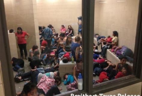 Los centros de detención temporal en Texas y Arizona están hacinados. Niñas y niños son amontonados en cuartos reducidos y duermen en el piso. (Foto Prensa Libre: ARCHIVO)