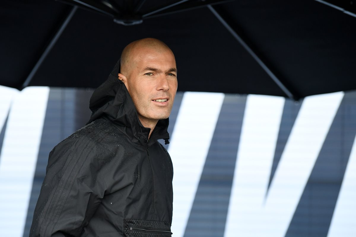 Zinedine Zidane asistió a la inauguración de un parque infantil de Adidas en Saint-Denis. (Foto Prensa Libre: AFP)
