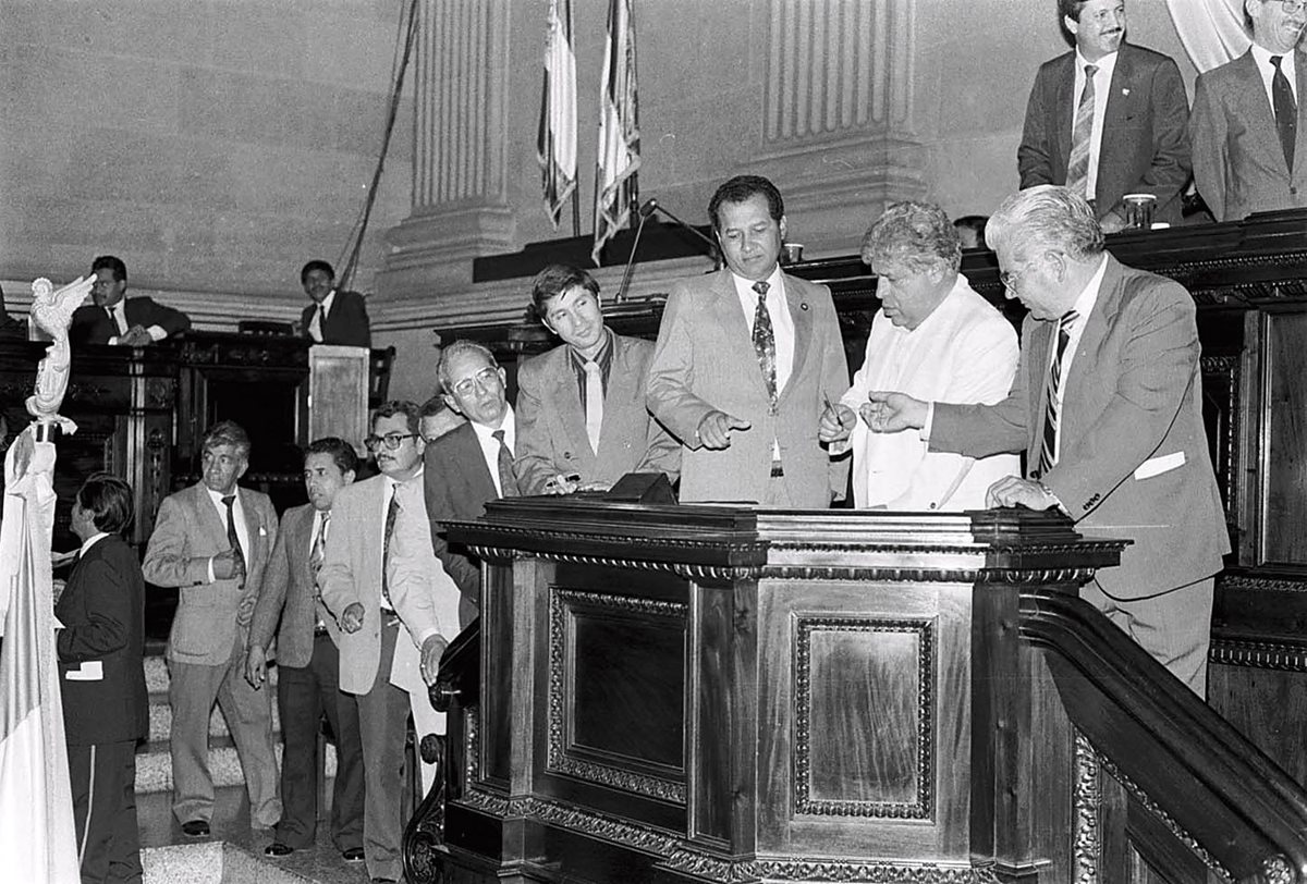 Arístides Crespo durante una sesión del Congreso en 1993, antes de la depuración de muchos diputados