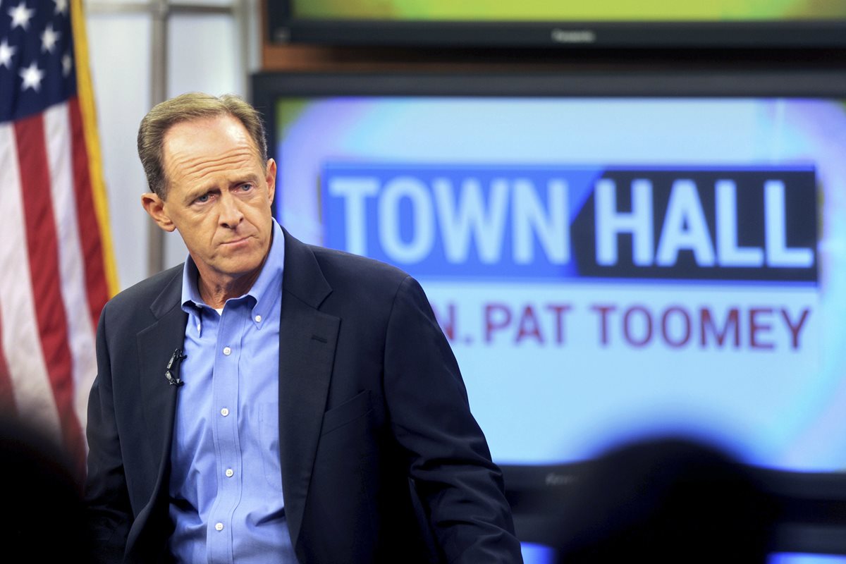 Senador Pat Toomey, a quien el infortunado activista le hizo la retórica pregunta. (Foto Prensa Libre: AP)