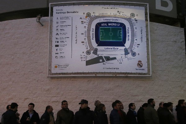 El estadio Santiago Bernabéu es el escenario con mejores condiciones para realizar la final de la Copa del Rey. (Foto Prensa Libre: AP)