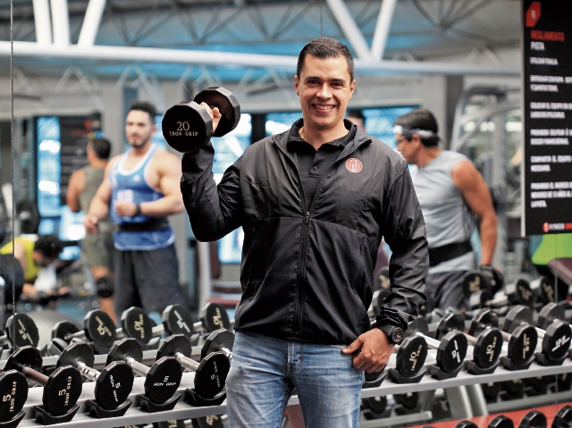Juan Ramón Morales, director general de Bussiness Ventures International, dirige los gimnasios Fitness One y Dinamic. En conjunto maneja cinco instalaciones con más de 13 mil usuarios
