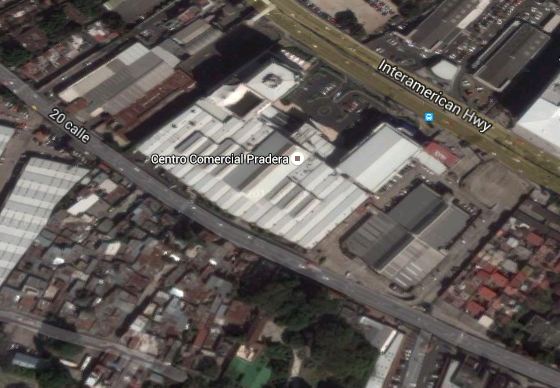 El incidente armado ocurrió en el centro comercial Pradera. (Foto Prensa Libre: Google Maps)