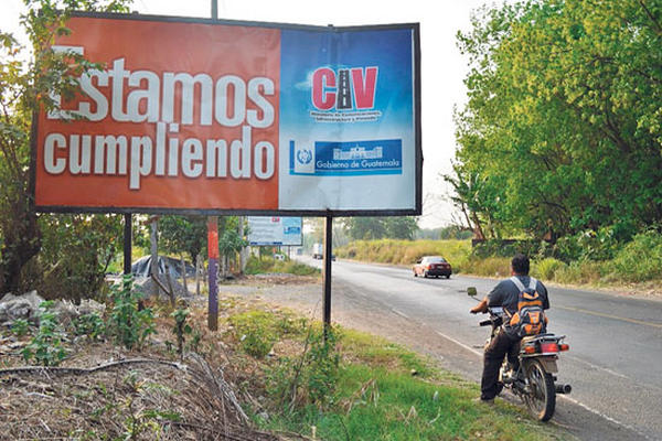 En vallas de todo el país se observa la promoción de las acciones de gobierno, en especial de infraestructura.