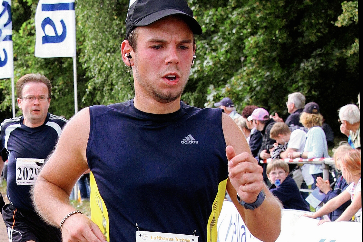 Nuevas evidencias arrojan luces sobre los trantornos mentales de Andreas Lubitz, el copiloto alemán de Germanwings quien confesó a su ex novia "que todo el mundo conocería su nombre" (Foto Prensa Libre: AP/Michael Mueller)