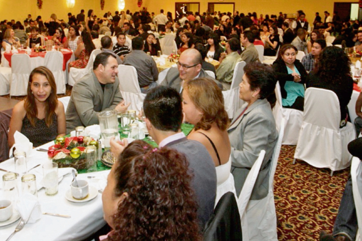 La organización de convivios benefician a varios sectores económicos. (Foto Prensa Libre: Saul Martinez)