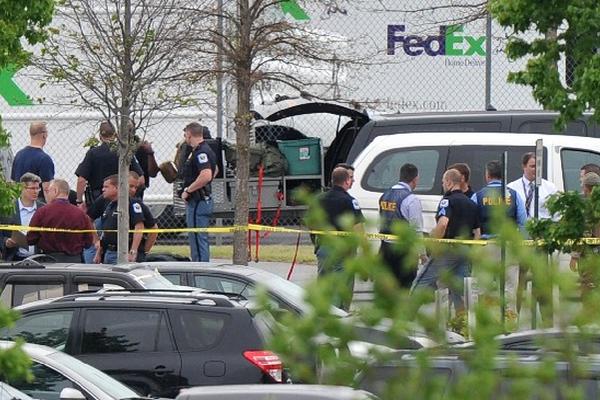 la policía investiga el edificio de FedEx.(Foto Prensa Libre: AP)
