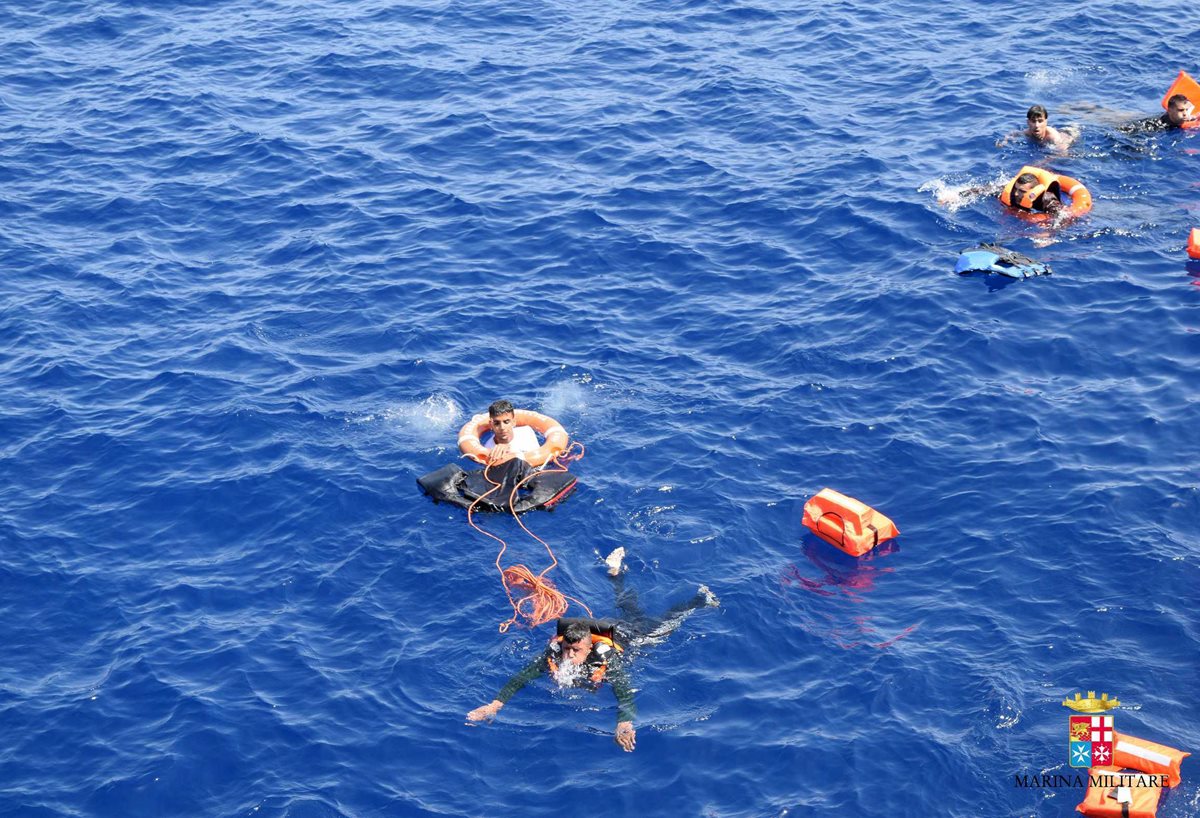 Al menos tres naufragios han ocurrido en los últimos tres días en el mar Mediterráneo. (Foto Prensa Libre: AP).