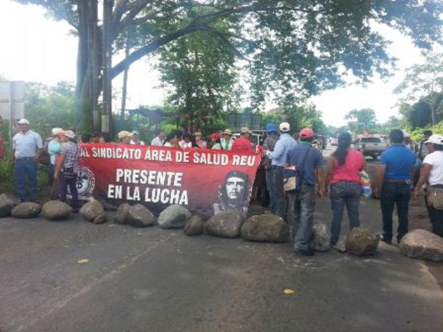 Bloqueo en el km 178 de la ruta al suroccidente en Santa Cruz Muluá, Retalhuleu.