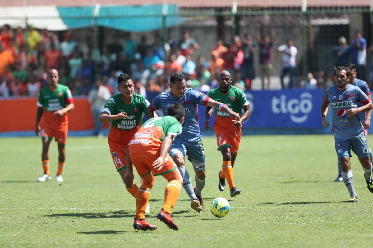 Municipal no pudo en su visita a Siquinalá y perdió 2-1. (Foto Prensa Libre: Francisco Sánchez)