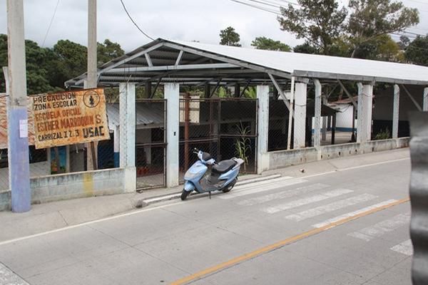 <strong>Fachada de </strong>la Escuela Oficial Rural Mixta Ester Marroquín en Huehuetenango. (Foto Prensa Libre: Mike Castillo).