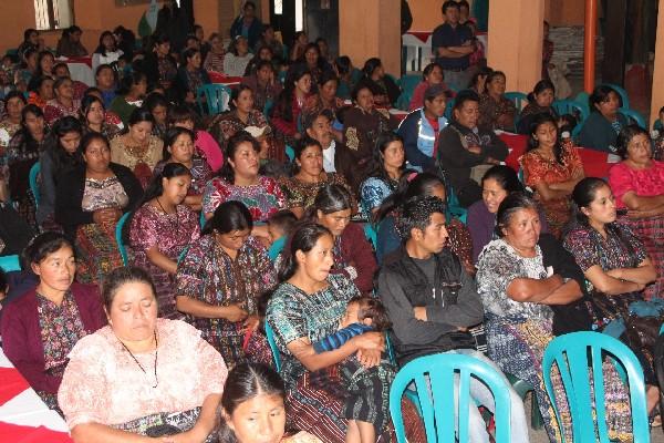 mujeres de Sololá que participaron en el diplomado que se impartió durante cuatro meses.