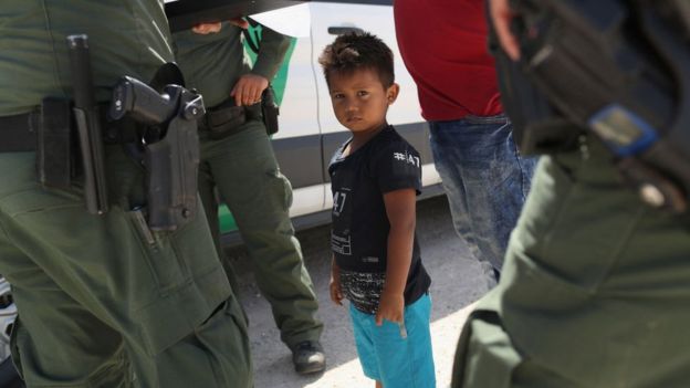 La política de separar a los menores migrantes de sus familias suscitó numerosas críticas en Estados Unidos. (Foto Getty Images de John Moore).