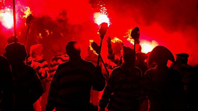 La rima que más se escucha durante la celebración es: "Recuerda, recuerda, el 5 de noviembre, pólvora, traición y conspiración". GETTY IMAGES