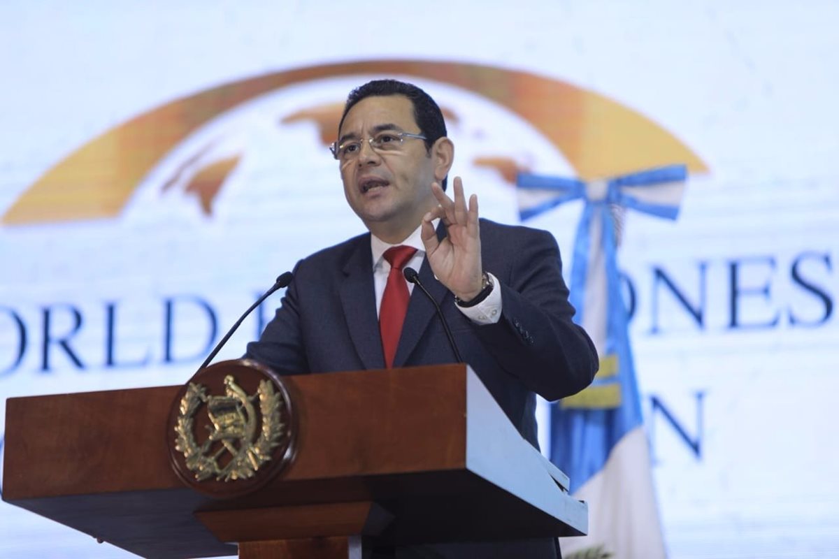 El presidente Jimmy Morales ofrece su discurso en la conferencia de zonas francas. (Foto Prensa Libre: Gobierno de Guatemala)