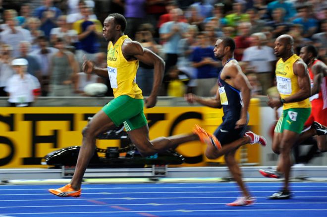 Usain Bolt marcó el récord de los 100 metros en 2009 convirtiéndose en el hombre más veloz de la tierra. (GETTY IMAGES)