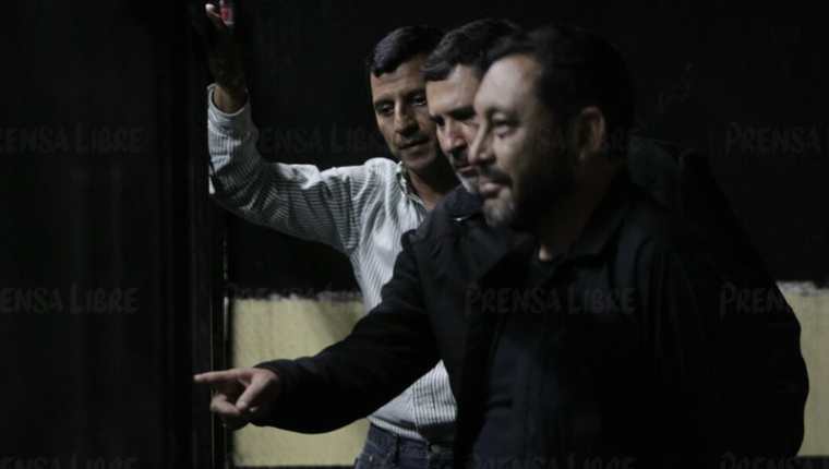 Los exministros de Gobernación, Mauricio López Bonilla, y de Defensa, Manuel López Ambrosio, detenidos por corrupción. (Foto Prensa Libre: E. Bercian)