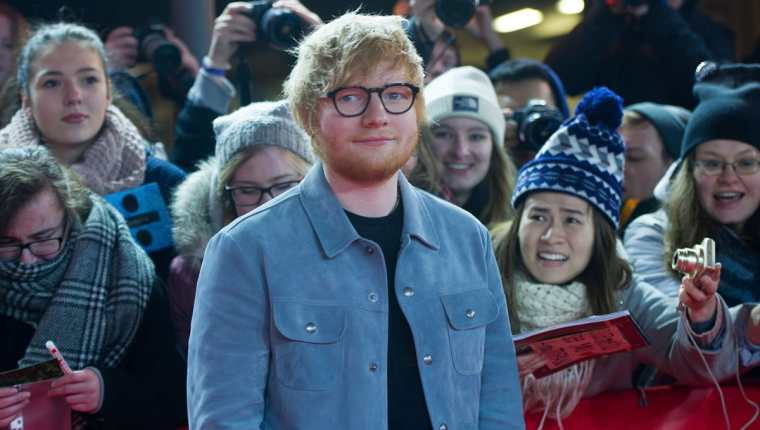 "Songwriter" es el documental que protagoniza Ed Sheeran. Este fue presentado en la Berlinale y dirigido por Murray Cumming, primo del cantante. (Foto Prensa Libre: AFP).