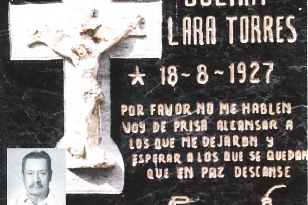 Julián Lara Torres, colocó su propia lápida en el 2004. (Foto Prensa Libre: Jaime Córdova Palacios).