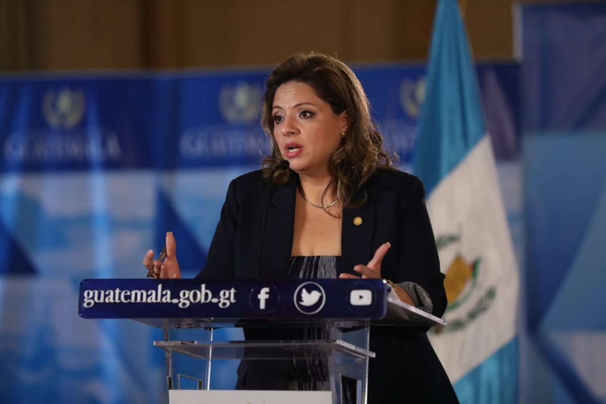 Ministra de Relaciones Exteriores, Sandra Jovel, en conferencia de prensa. (Foto Prensa Libre: Esbin García)