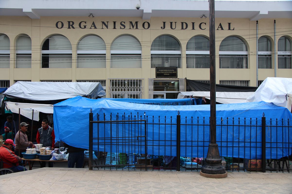 Sede del Organismo Judicial en Totonicapán, donde un juzgado condenó a tres años de prisión a la exempleada del IGSS. (Foto Prensa Libre)