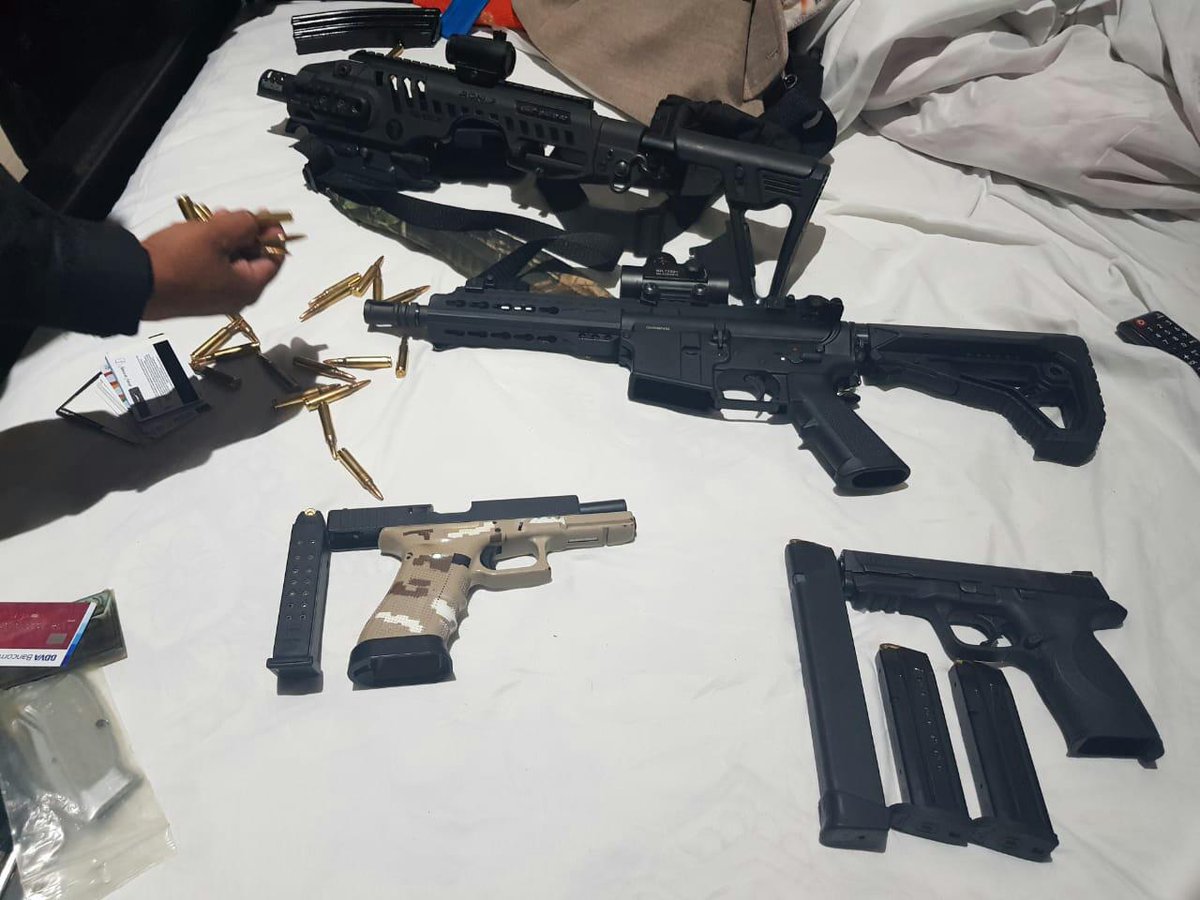 Armas y otros ilícitos decomisado en Tecún Umán. (Foto Prensa Libre: PNC).