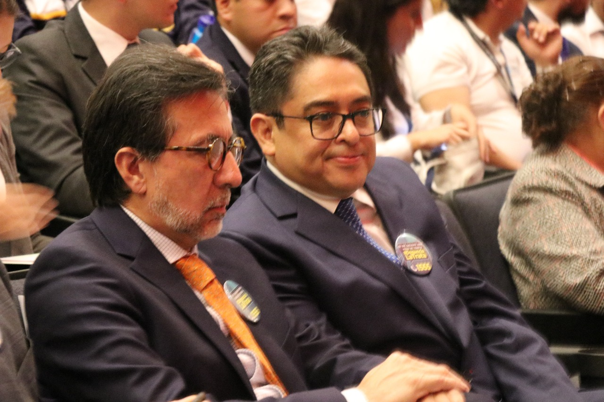 El Procurador de los Derechos Humanos, Jordán Rodas, y el embajador de Estados Unidos Luis Arreaga, durante la presentación de la campaña Denuncia la trata.  (Foto: PDH)