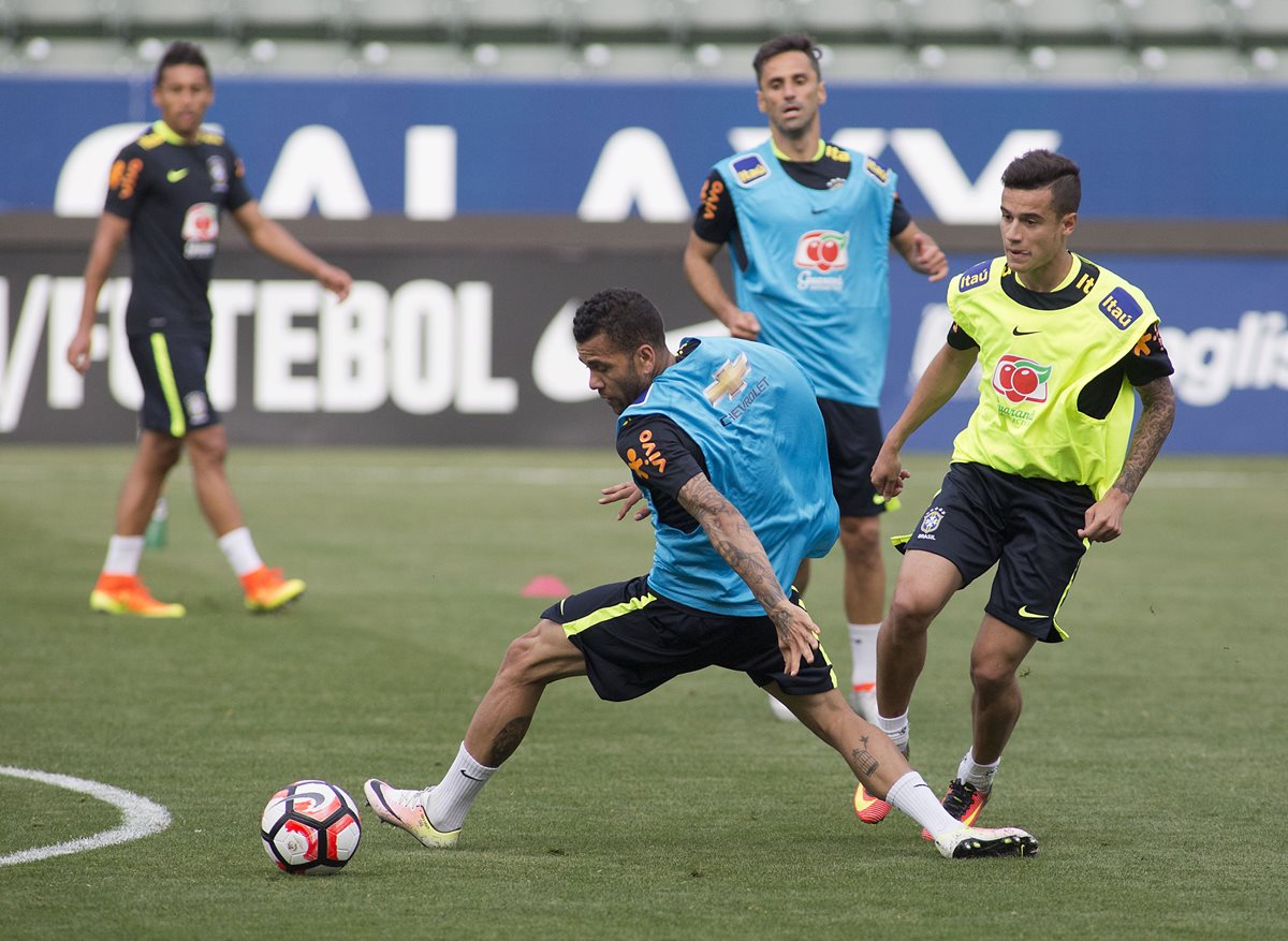 La selección de Brasil participa en una práctica del equipo en el StubHub Center en Carson, California. (Foto Prensa Libre: EFE).