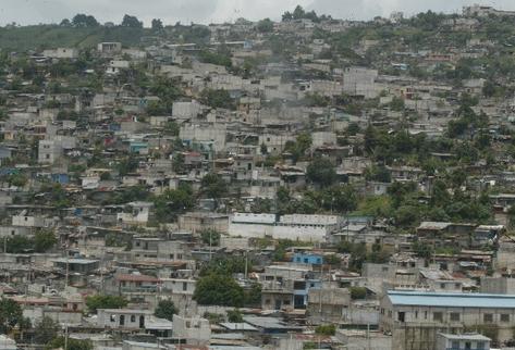 El objetivo es que comunidades con deficiencias, como los asentamientos,  logren optar a servicios básicos.  (Foto Prensa Libre: Hemeroteca PL)