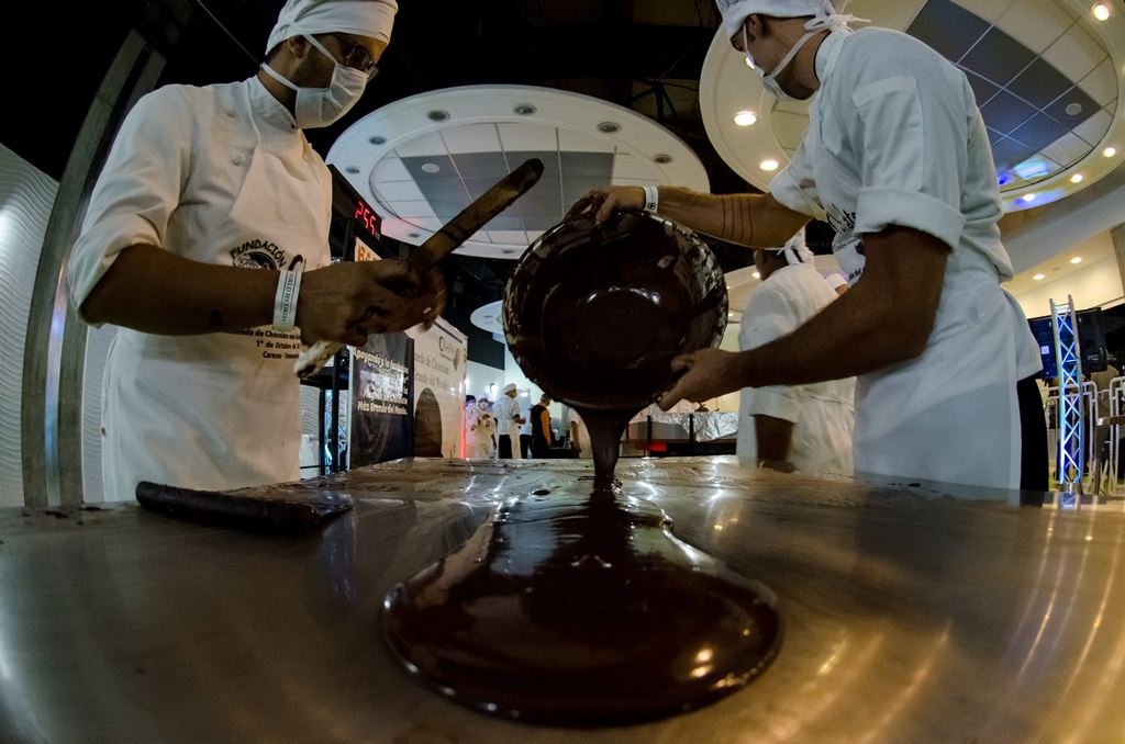 Varios artesanos de chocolate celebraron el día mundial.(Foto Prensa Libre: EFE)