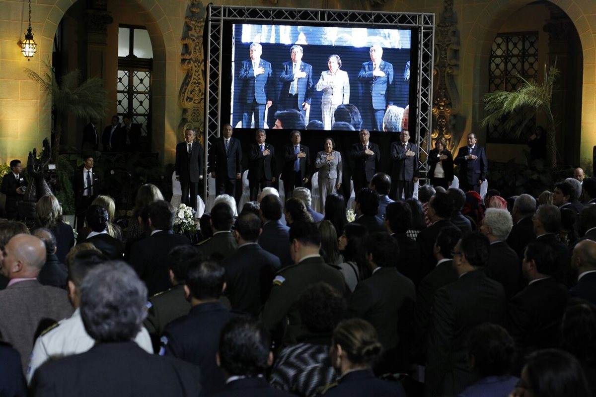 En el patio de la Paz del Palacio Nacional de la Cultura se lleva a cabo el acto de conmemoración de los 20 años de la Paz. (Foto Prensa Libre: Paulo Raquec)