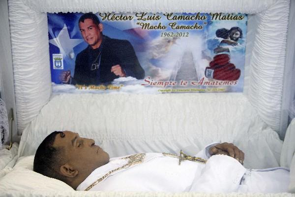 El cuerpo de Héctor Macho Camacho yace en un ataúd, en San Juan, Puerto Rico. (Foto Prensa Libre: AP)