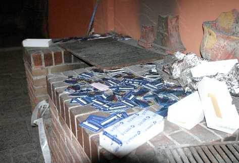 En Una de las oficinas de la financiera, allanada en el 2006, el MP encontró documentos quemados.