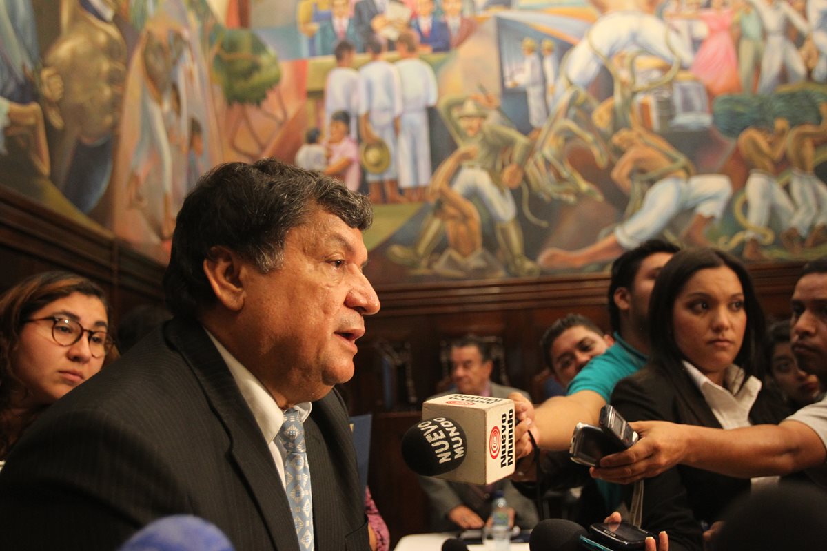 Diputado lleva más de 21 años en el Congreso, postulado por tres partidos. (Foto Prensa Libre: Hemeroteca PL)