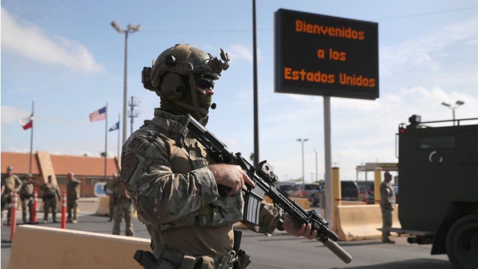 El gobierno de Donald Trump justificó el envío de 5 mil 200 militares a la frontera por la caravana de inmigrantes centroamericanos. GETTY IMAGES