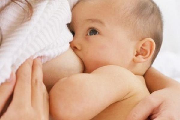 Los pechos deben cuidarse durante la lactancia.<br mce_bogus="1"/>