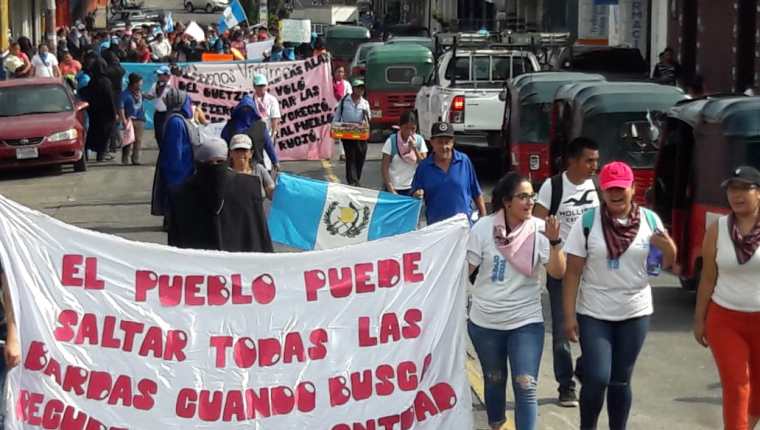 Estudiantes manifiestan su rechazo a las decisiones tomadas por el presidente Jimmy Morales (Foto Prensa Libre: Cristian Icó Soto)