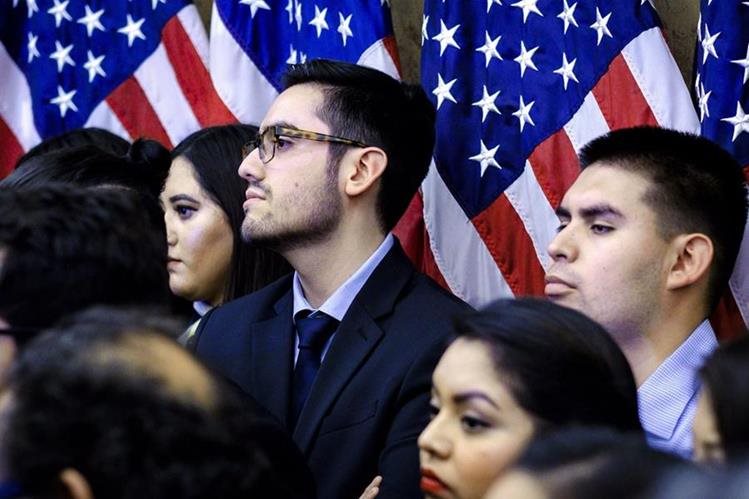 Nueva medida aplica a estudiantes y personas que ingresaron a Estados Unidos con visas F, J y M.(Foto Prensa Libre:AFP)