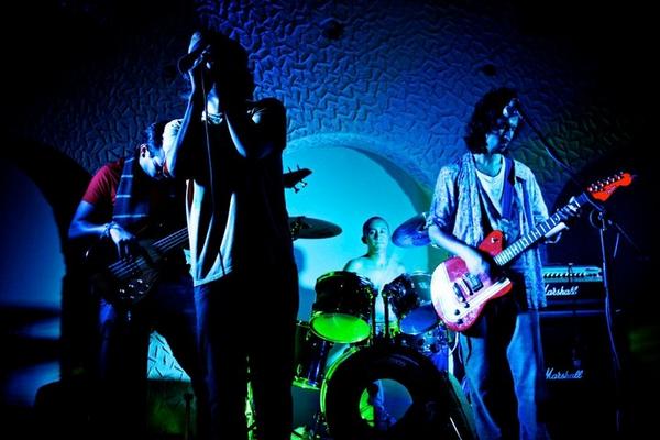 Hot Sugar Mama interpreta funk psicodélico.