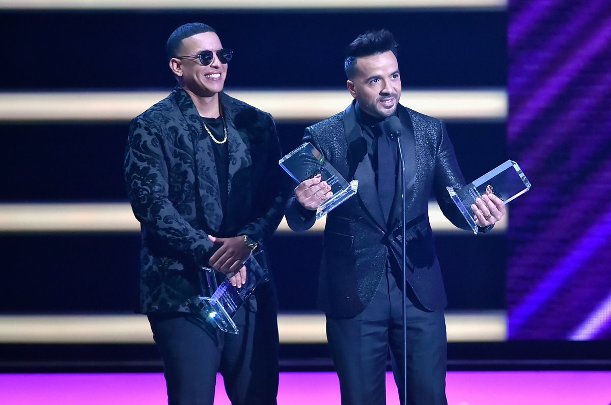 Daddy Yankee y Luis Fonsi fueron de los principales ganadores e intérpretes de los Premios Billboard a la Música Latina (Foto Prensa Libre: AFP).