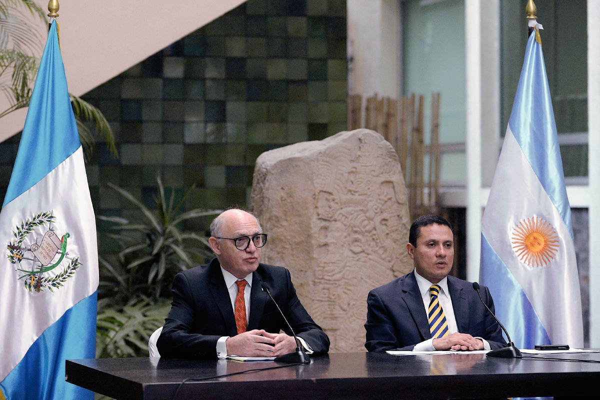 Los cancilleres Héctor Timerman y Carlos Morales hablan sobre Mercosur (PL-AFP)